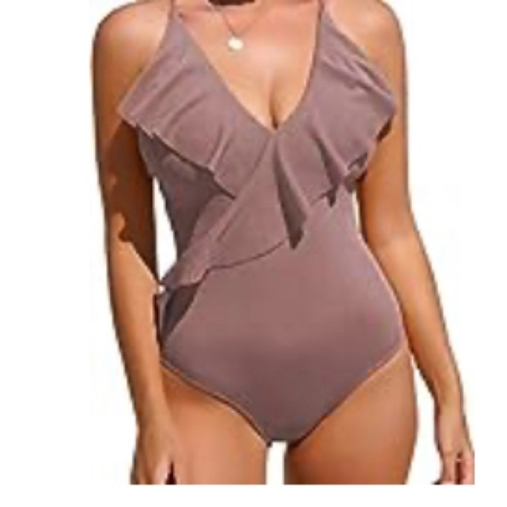 Cupshe Women’s one piece swimsuit ruffle wrap textured swimming bathing suit
